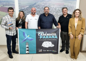 O prefeito de Nova Londrina recebeu em seu gabinete representantes de um grupo ligado ao turismo