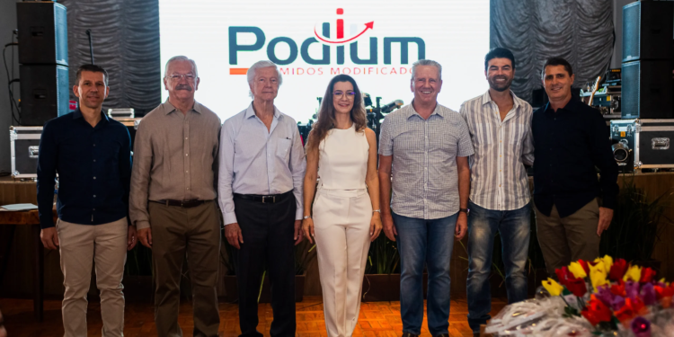 Da esquerda para a direita, Marcos Borges, Ivo Pierin Júnior, Paulo Sérgio Pierin, Denise Pierin, Mauricio Gehlen, Guilherme Pierin e Marcos André.