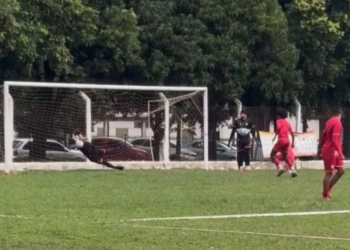 Goleiro do ACP faz três defesas seguidas em treino e vídeo viraliza; ASSISTA
