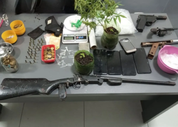 Jovens são presos com drogas, armas de fogo e simulacros em Terra Rica