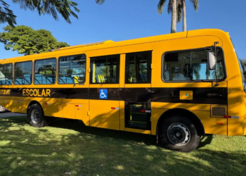 Paraíso do Norte recebe novo ônibus escolar acessível por meio do PAC