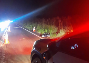 Motociclista morre e passageira fica ferida em grave acidente na PR-218 em Paranavaí