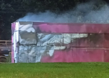 Comunidade se mobiliza após incêndio destruir trailer de lanches que sustentava família em São Carlos do Ivaí