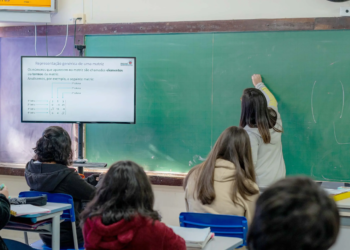 Governo do Paraná nomeia mais 988 professores do concurso público de 2023