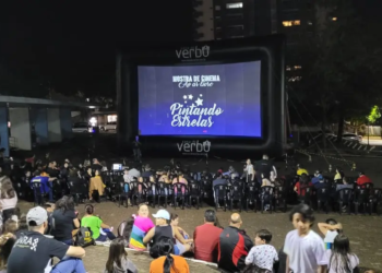 Projeto “Pintando estrelas” leva cinema gratuito a Nova Esperança