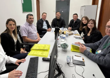 Servidores de Campo Mourão visitam Paranavaí para conhecer modelo de gestão fiscal