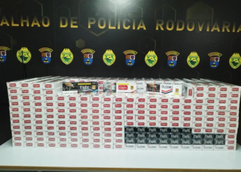 Cigarros contrabandeados são apreendidos em ônibus na PR-317 em Floresta