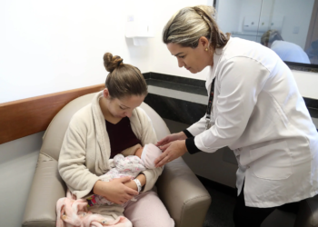 Mulheres paranaenses têm menos filhos e são mães mais tarde, aponta IBGE