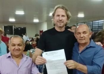 Deputado Zeca Dirceu defende produtores de mandioca