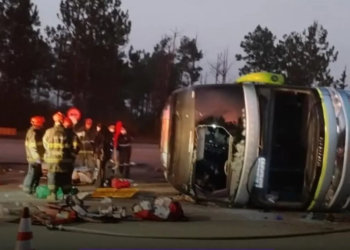 Ônibus que saiu de Maringá tomba na rodovia Raposo Tavares; 5 pessoas ficaram em estado grave