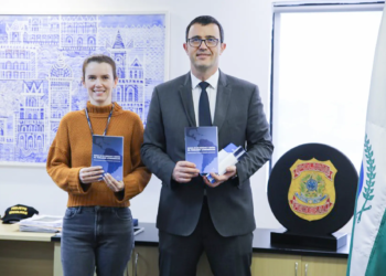 TRT-PR entrega para PF Cartilhas dos Direitos e Deveres do Trabalhador Latinoamericano