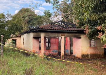 Corpo carbonizado é encontrado em casa destruída por incêndio em Querência do Norte