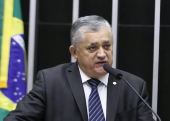 Líder do governo na Câmara diz que recurso à Justiça sobre IOF não é confronto com o Congresso