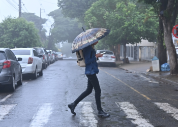 Após chuva e ventos de mais de 70 km/h, frio volta ao Paraná