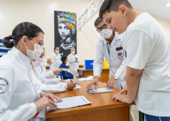 Estado retoma vacinação nas escolas e reforça importância da carteirinha em dia