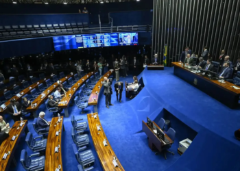 Senado aprova isenção de IR para quem ganha até dois salários-mínimos