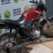 PM recupera moto furtada abandonada no centro de Alto Paraná