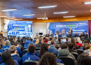 Formalizada entrega de 15 mil computadores de mesa para 526 escolas estaduais do Estado