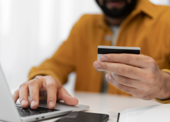 Brasileiro tem, em média, 70,5% da sua renda comprometida