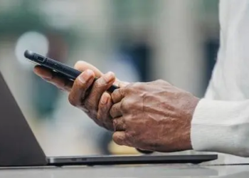 Parlamentar solicita atendimento inclusivo para idosos que enfrentam exclusão digital em Paranavaí