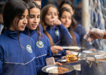Pesquisa aponta aprovação alta da infraestrutura e merenda das escolas estaduais do Paraná