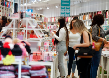 Intenção de Consumo das Famílias cresce, mas ainda abaixo do nível de otimismo