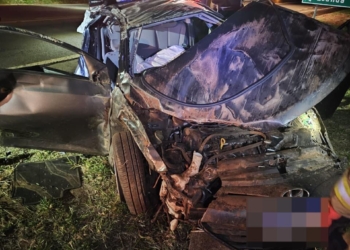 Capotamento na PR-218 deixa dois jovens de 20 anos feridos 