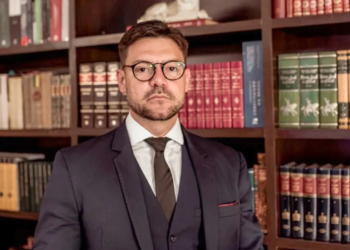 Política e traição: tempo, o senhor da razão