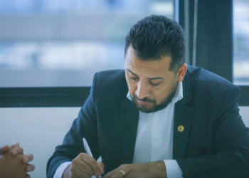 Deputado Adriano José apresenta projeto que garante acessibilidade para deficientes visuais