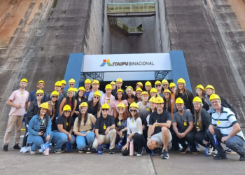 Alunos de Administração da Unespar realizam visita técnica a Foz do Iguaçu