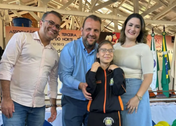 Mais de 550 óculos são entregues a estudantes pelo Programa Bons Olhos Paraná na região