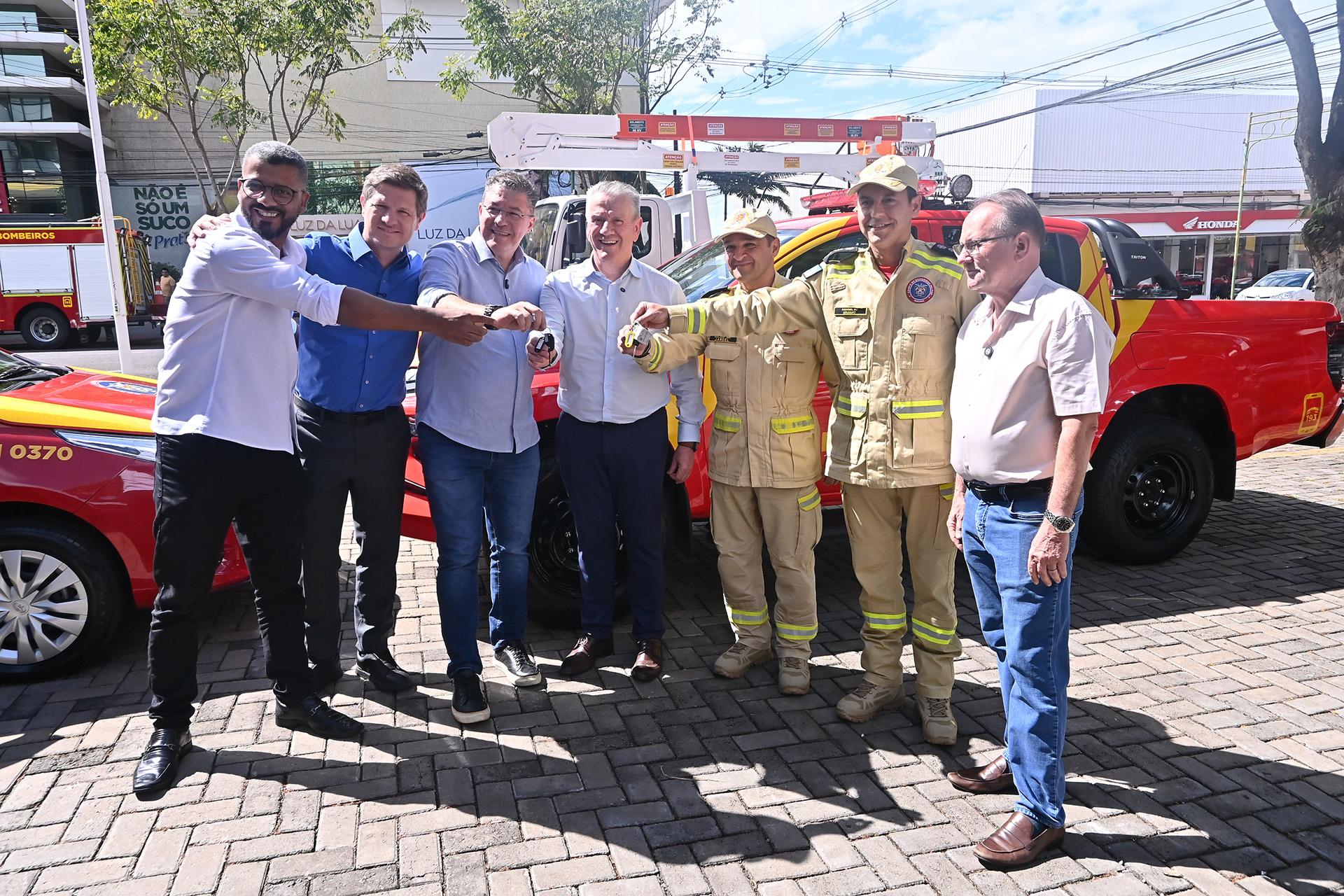 Corpo de Bombeiros de Paranavaí recebe duas novas viaturas