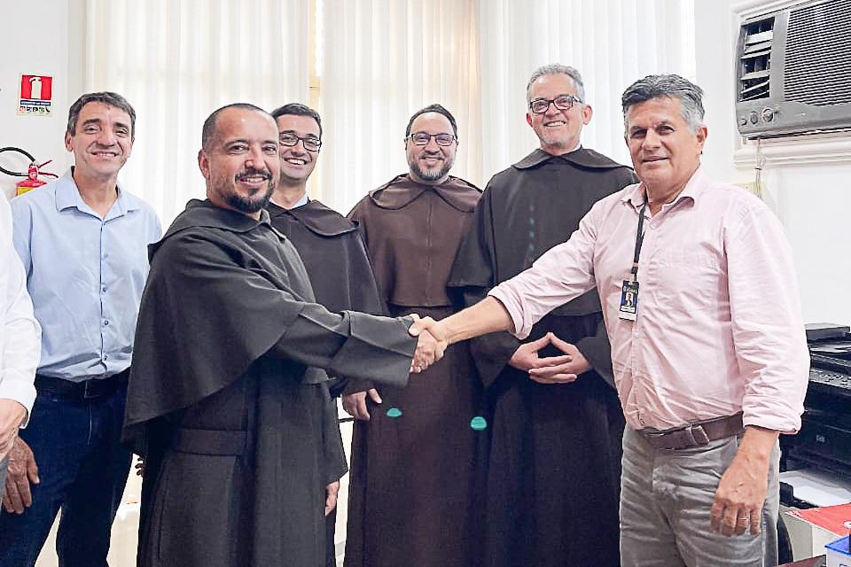 Freis Carmelitas expandem missão educacional e integram Colégio Global em Umuarama