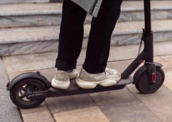 Projeto de lei proíbe menores de 16 anos de conduzirem patinetes elétricas em Paranavaí