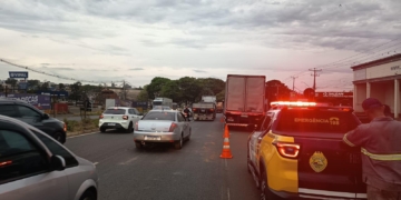 Engavetamento na PR-317 em Maringá deixa motorista ferido