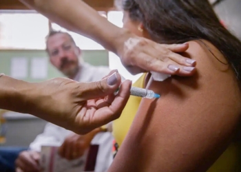 Vacina contra HPV reduz em 58% casos de câncer de colo de útero