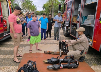 Corpo de Bombeiros faz exposições de materiais e viaturas em celebração aos 113 da corporação