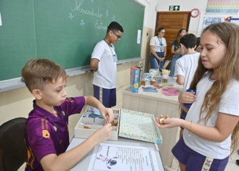 Diversão e educação: estudantes de Paranavaí aprendem sobre educação financeira brincando