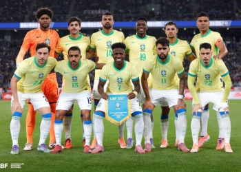 Zaga entrega e, de virada, Brasil sofre primeira derrota para o Japão na história