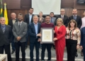 Câmara de Paranavaí entrega Medalha Dr. José Vaz de Carvalho a Vander LAB