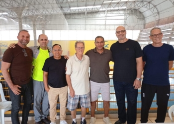 Ícone do atletismo de Paranavaí, professor Mimi é homenageado por ex-alunos