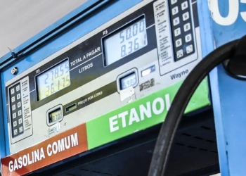Petrobras reduz preço da gasolina em 4,9% a partir de terça-feira