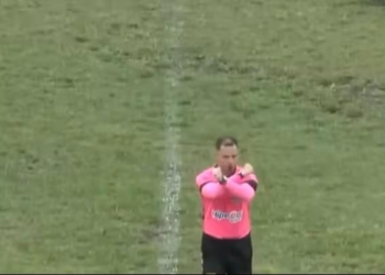 ‘Que meu filho seja o último a sofrer com isso’, diz mãe de adolescente vítima de injúria racial em jogo do sub-12