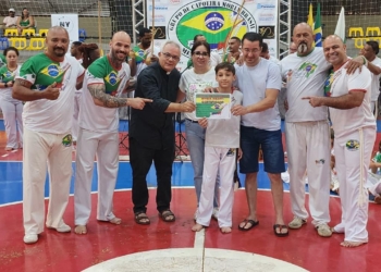 Menino de Paranavaí se gradua durante festival de capoeira após milagre de São Carlo Acutis