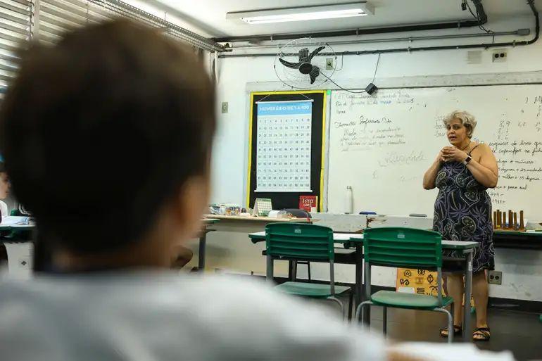 Professor: saiba como pedir a Carteira Nacional Docente do Brasil