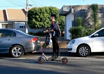 Projeto de lei proíbe menores de 16 anos de conduzirem patinetes elétricas em Paranavaí
