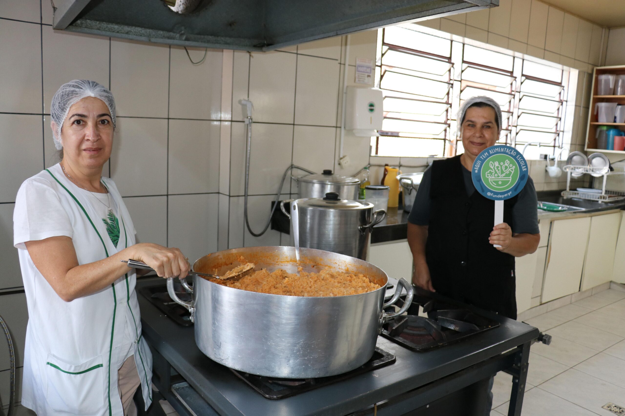Quatro mil cozinheiras cuidam da alimentação escolar no Paraná