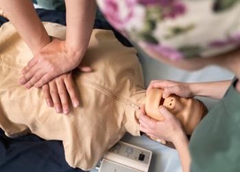 Unespar promove em Paranavaí ação para conscientizar a comunidade sobre ressuscitação cardiopulmonar