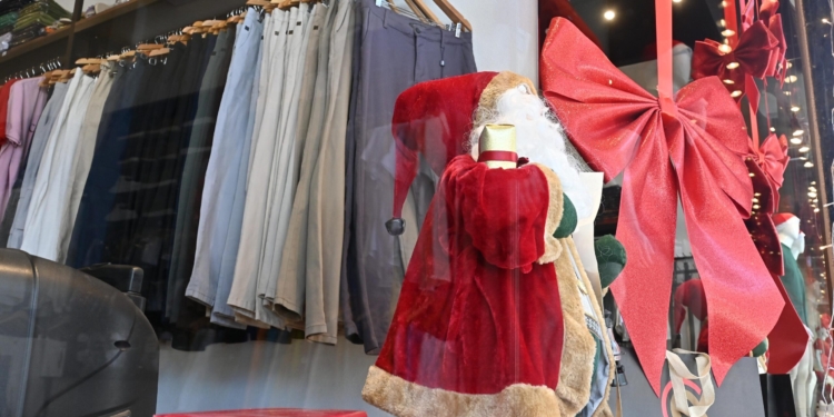 Vitrines chamativas são uma das apostas para atrair os olhares dos clientes
Foto: Ivan Fuquini