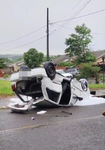 Colisão seguida de capotamento na Vila Operária deixa jovem de 20 anos ferida; VÍDEO